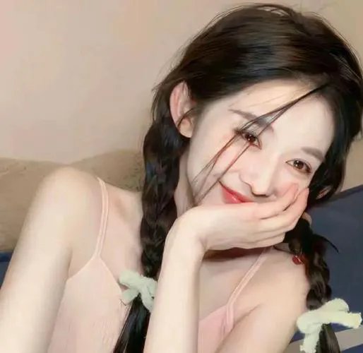 9顶假发的女孩封面